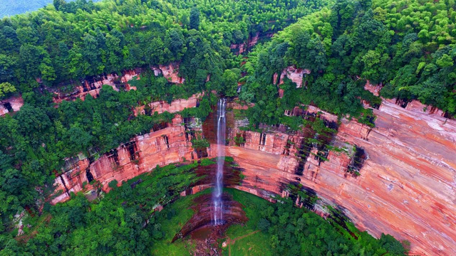 小城看中国⑩ |贵州赤水：丹霞为舟、美酒作楫，扬帆酒旅新高地
