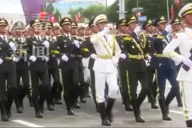 解放军仪仗分队霸气亮相白俄罗斯阅兵式图片