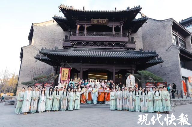 在汉服巡游与撞福星中，唤醒徐州这座城的温度