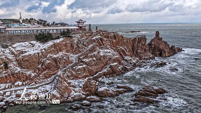 山东荣成：冰雪为墨 冬景如画