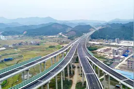 粤桂省际快捷通道+1！二广高速连山至贺州支线（粤境段）正式通车图片