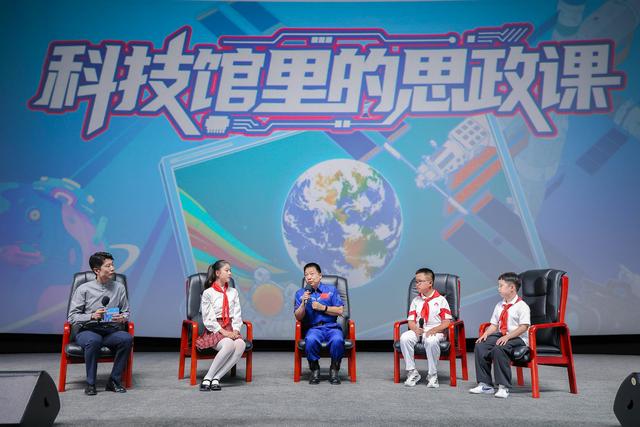“天宫领航 筑梦星球”，杨利伟、王亚平同场分享太空故事