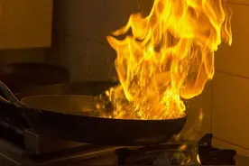 它被称为“癌中之王”，一旦发现就是中晚期，死亡率高，饭后这3个症状是警告图片