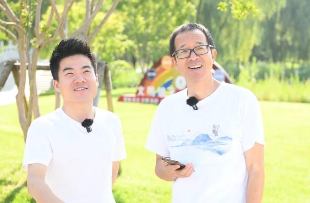 罗永浩称董宇辉单飞后年收入超20亿，未独立时“北京买房还要借钱交首付”；此前东方甄选股价涨超2.4倍