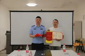 这司机很牛！把乘客送到了派出所……图片