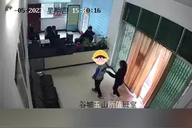 谷城：男孩偷拿家里300元钱买零食，被母亲送到派出所“自首”……图片