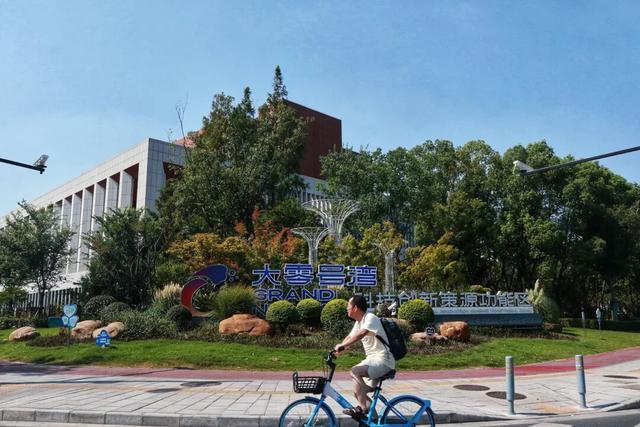 闵行人的嘴真严啊，街头那么多公园却不说……