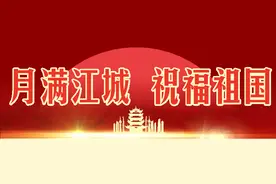 赏长江灯光秀，夜登黄鹤楼，外地游客雨中游江城热情不减图片