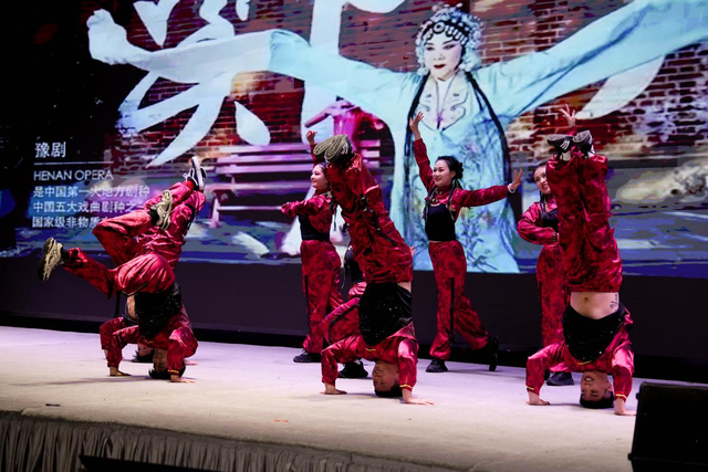 东天山骆驼队抵达忆江南度假区休整 豫疆文化交流盛典启幕