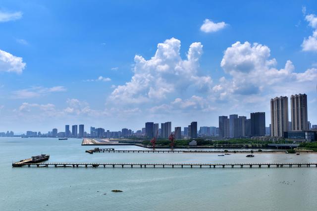 广东汕头：夏日城市风光美