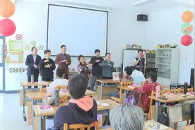 谢谢你，我爱你！志愿者帮助“特殊孩子”向妈妈“表白”图片