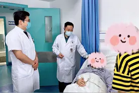 男子腹痛发烧近一月，竟是十二指肠长了个惹祸“囊袋”图片