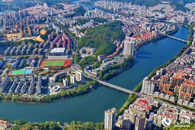 江西上犹：山水相映 小城如画