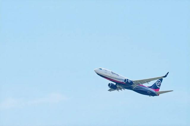 珠海机场国际货运口岸启用，顺丰航空执飞首个国际货运航班