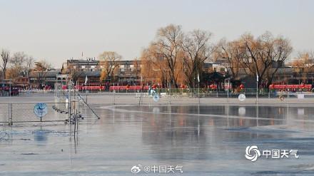 三九至 北京什刹海冰场半冰半水 暂未开放