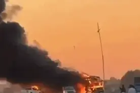 巴基斯坦一车队遭爆炸袭击致6人死亡图片