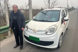 伪装“老头乐”还无证驾驶？大爷神操作难逃交警火眼金睛！图片
