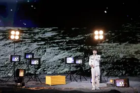 《湖南卫视中秋之夜》“上天了”，科技狠活解锁“赛博中秋”图片