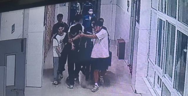 大学生用手当“咬合垫”救同学一命