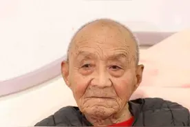 被大家喜欢很荣幸!陕西百岁老人从网上迎来人生高光时刻图片