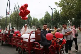 新郎骑电动三轮车娶新娘 开封杞县这桩喜事收获全网祝福图片