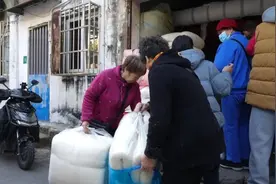 嘉定人，天冷了，来这寻找一“被”子的温暖？图片