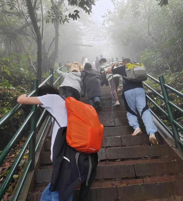 秋天徒步去哪儿？必须来趟【免门票】的瓦屋山！