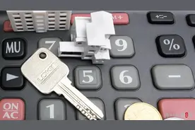 上海楼市新政首日，一新房楼盘看房顾客翻倍，中介为周末带看提前准备图片