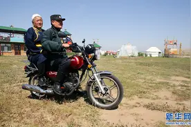 边疆党旗红丨三代“护边人” 执着“护边情”图片