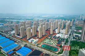 武汉市江夏区80万平方米还建小区冲刺完工图片