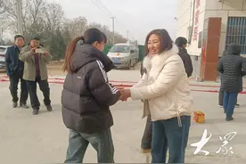 残疾女老板带乡亲智造国际订单：美韩客户排队等咱飞针走线图片