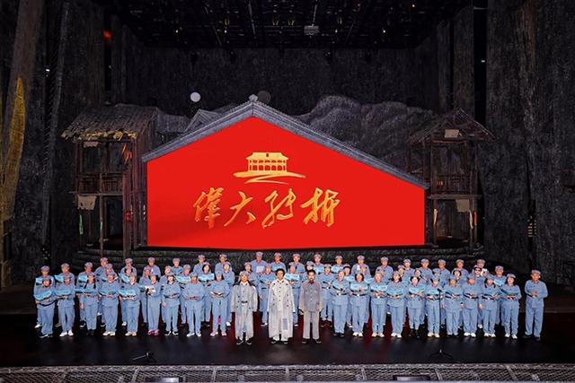 首期“华彩贵州红色之旅银发游学”在贵阳启幕