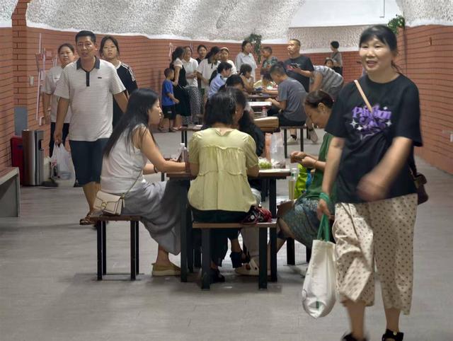 22℃避暑！这里可以免费打球下棋看电影，待上一整天