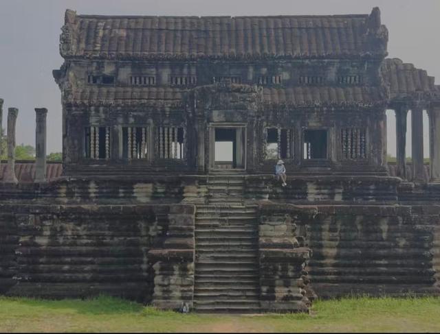 柬埔寨明年将对中国公民试行免签政策，游客：“五一”花钱办签证去的，吴哥窟很美