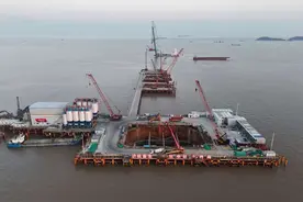 在大海里建个高铁桥，南通至宁波高铁9号主塔承台完成浇筑图片