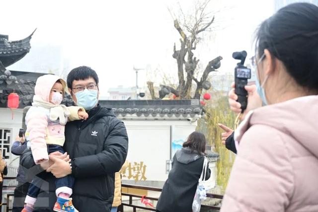 爆满！今天无锡这里排起长队