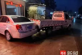 坡道上司机停车忘记拉手刹，转眼溜车就酿成了事故图片