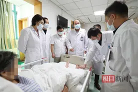 湖北省有了首个糖尿病足专病中心，这家医院8个科室专家一站式治“糖足”图片