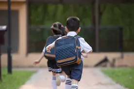 厌学、失眠、坐不住...可能是“开学综合征”！学会这几招，帮孩子轻松应对图片