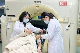 女孩手术后手臂留下12厘米的“蜈蚣疤”，手术联合放疗祛除烦恼图片