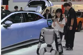 人形机器人成2025上海车展“新宠儿”！小鹏、比亚迪等车企都布局了图片