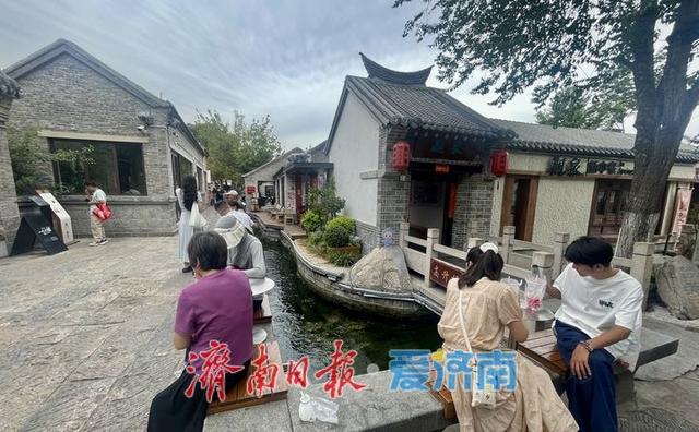 浅秋染老街 尽显老城韵味