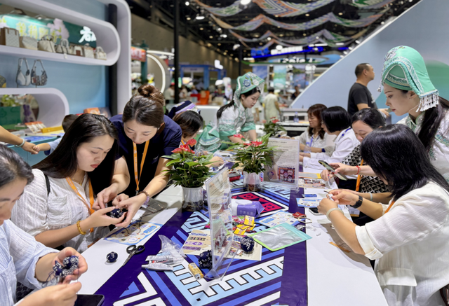 第22届中国—东盟博览会旅游展区广西文化旅游形象展厅圆满收官！火爆人气彰显壮美广西魅力
