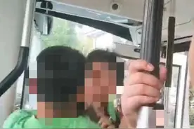 公交车上起冲突，10岁男孩遭6旬女子连续掌掴！警方处理决定，男孩家人不认可图片