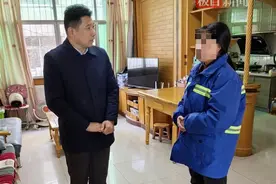 环卫女工独自抚养女儿上大学，“娘家人”资助4万多元帮她渡过难关图片