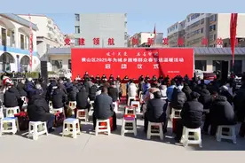 陕西横山区为840户困难家庭发放春节慈善慰问品图片