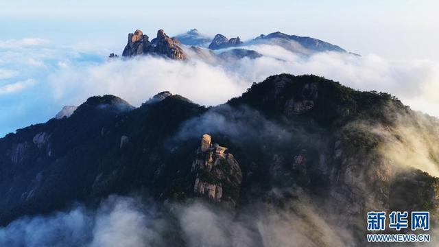 安徽九华山：云海翻涌 如梦似幻