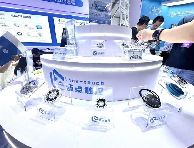 2025世界机器人大会观察：人形机器人销量火爆，可工业机器人巨头仍不下场