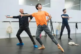 芭蕾舞剧《白毛女》60岁了！00后用自己的方式演绎大春、喜儿图片