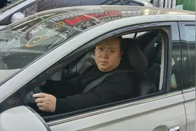 滴滴师傅安红旗：春运高峰全年最忙，一个习惯助乘客顺利到站图片